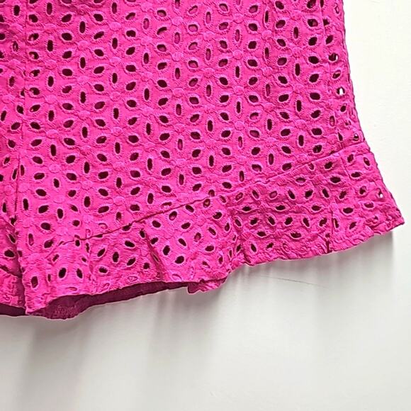 VOGE Boutique Womens Eyelet Fushsia Lined Shorts Ruffled Hem Back Zip Sz L (NWT) - Picture 3 of 10